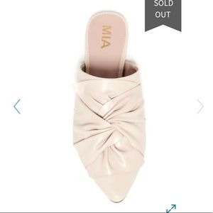 NWT Knotted blush color mules